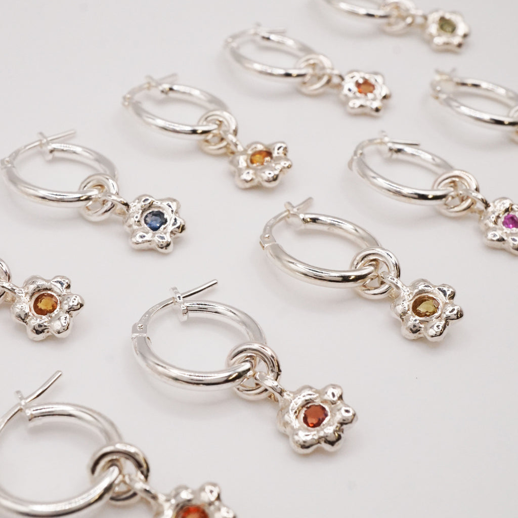 Boucle d'oreille FLEUR no.5 - argent et saphir 🌸