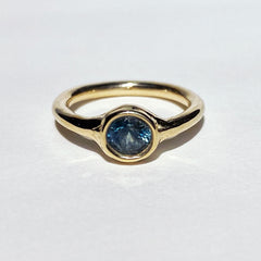 Bague ELLA - or 10k et saphir du Montana - pièce unique 001