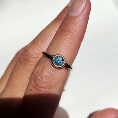 Bague ELLA - or 10k et saphir du Montana - pièce unique 001