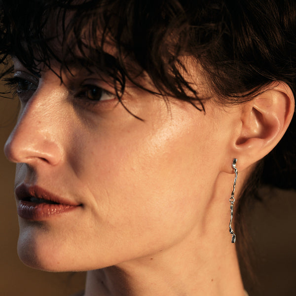 Boucles d'oreilles pendantes goutte clé grecque opale bleue en argent sterlin Boucles d'oreilles pendantes goutte clé grecque opale bleue en argent sterlin