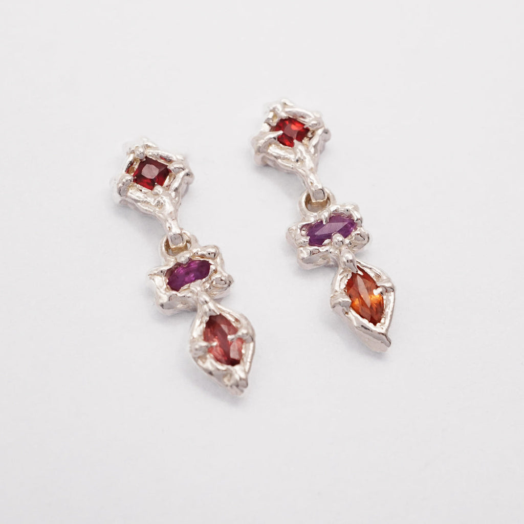 Boucles d'oreilles à breloque ORION - saphirs colorés et argent