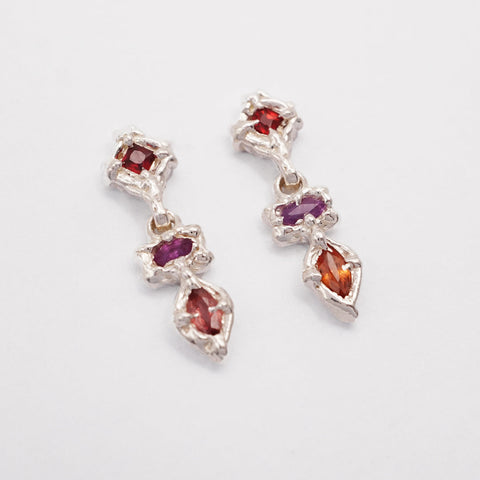 Boucles d'oreilles à breloque ORION - saphirs colorés et argent