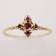 Bague ARIANE IV - saphirs ronds cerise et or 10k - pièce unique