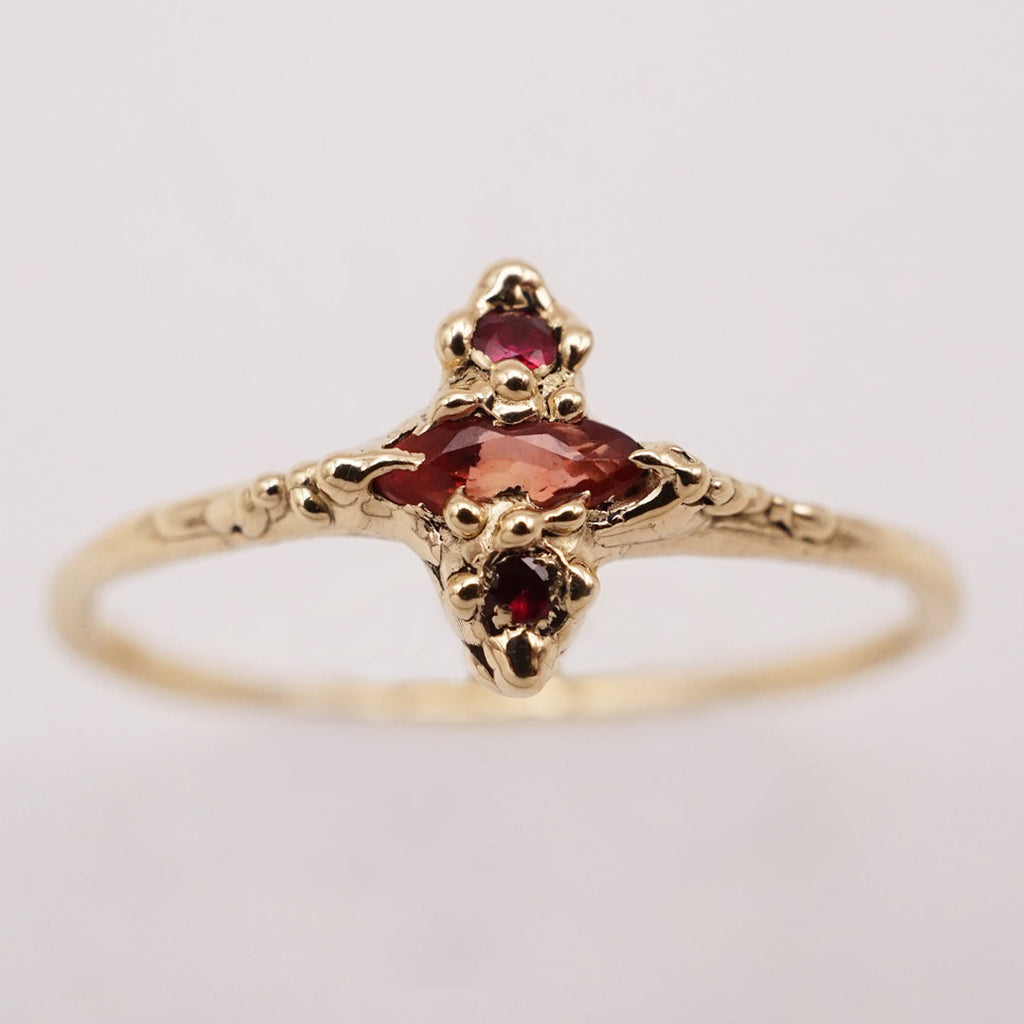 Bague ARIANE III - saphir marquise pêche et or 10k - pièce unique