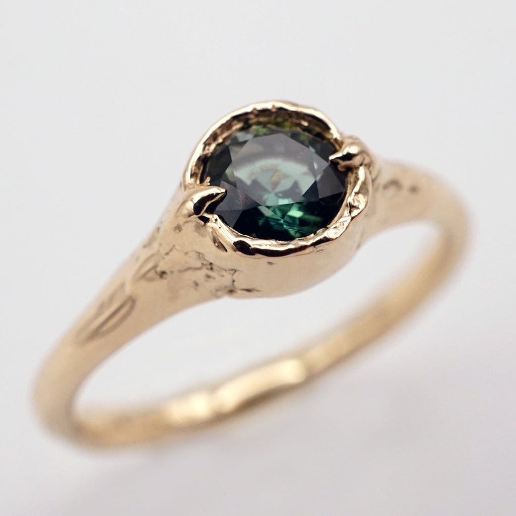 Bague ELLA - or 14k et saphir du Montana vert profond - pièce unique