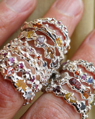 Bague LASZLO saphirs bruts colorés et argent