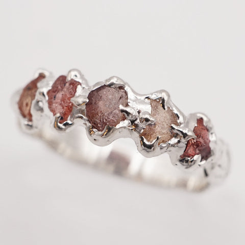 Bague LASZLO - 5 saphirs bruts pêche et argent - pièce unique