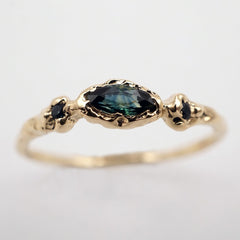 Bague ARIANE II - saphir marquise bleu-vert et or 10k - pièce unique