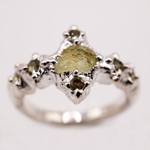 Bague REINE I - saphirs naturels vert et argent - pièce unique