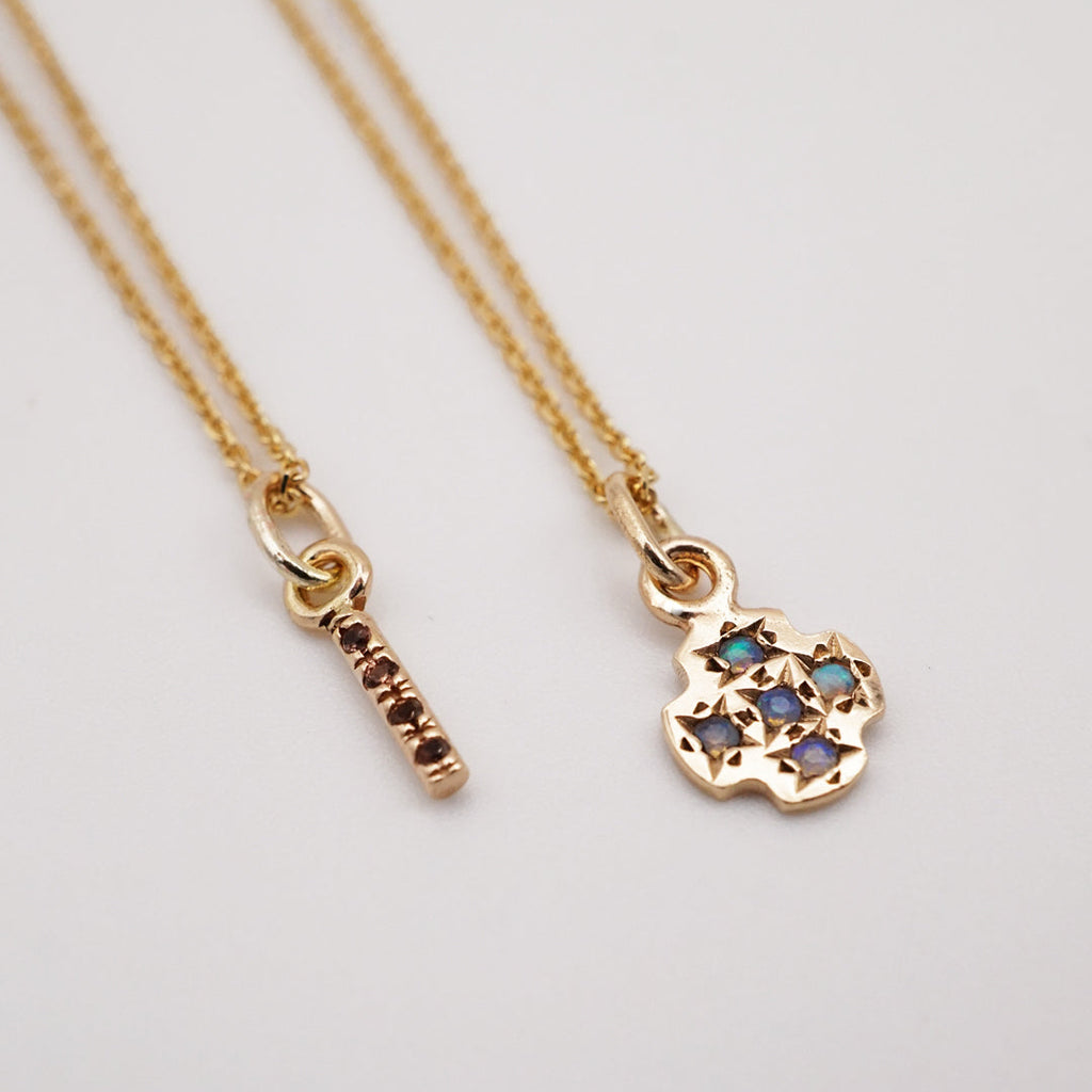 Pendentifs INA saphirs et ONO opales - or jaune 14k