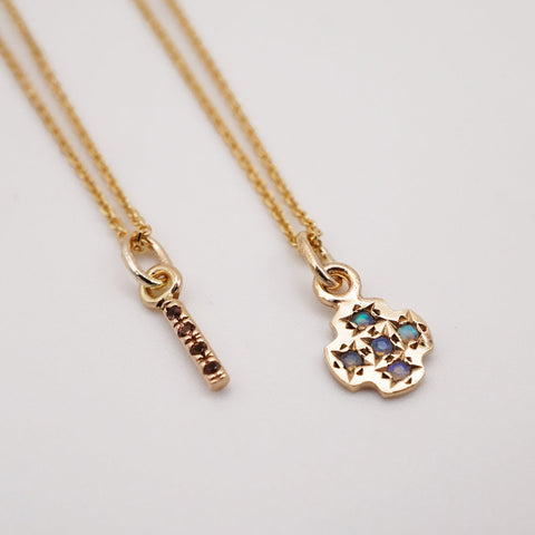 Pendentifs INA saphirs et ONO opales - or jaune 14k