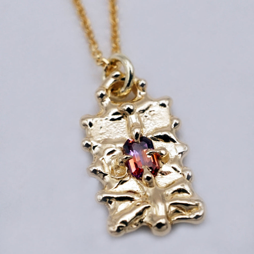 Pendentifs TALISMAN - Saphir pêche et or 10 carats